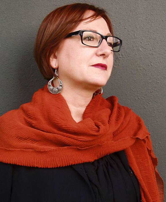 Miren Agur Meabe: «Orotariko txatal pertsonalen artxibategi bat da eleberri hau»