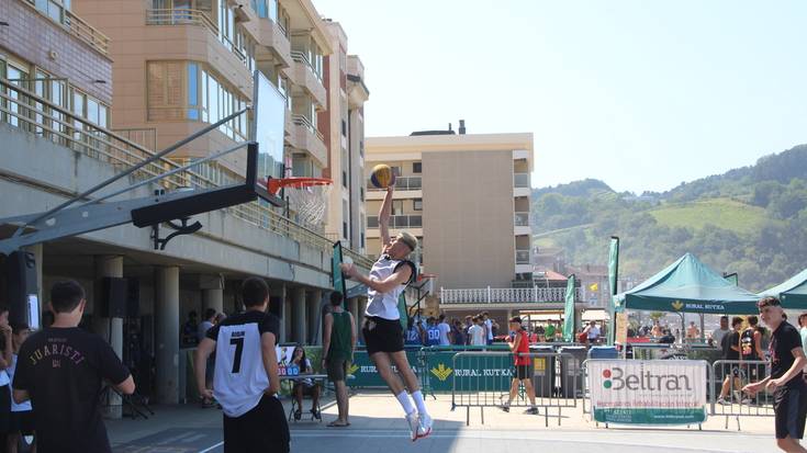 Saskibaloia malekoira itzuli da