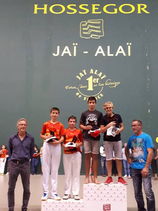 Zumaiarrak nagusi Hossegorren