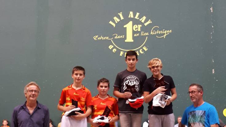 Zumaiarrak nagusi Hossegorren