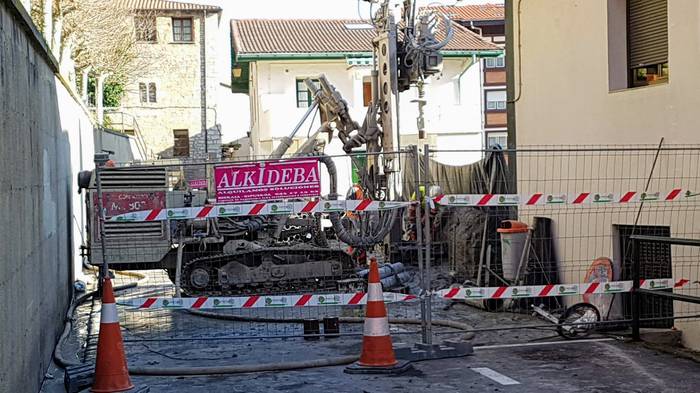 Igogailua eraikitzeko lanek hartu dute San Jose kalea