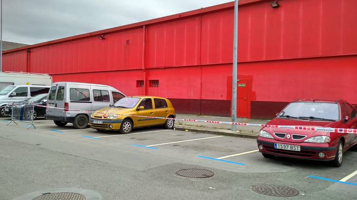 TAO ezartzeko margotu dute Eroski Hipermerkatuaren atzeko aparkalekua