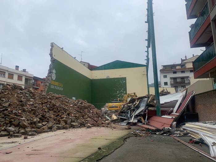 Trafiko mozketak izango dira bihar eta hurrengo astean frontoia eraisteko lanengatik