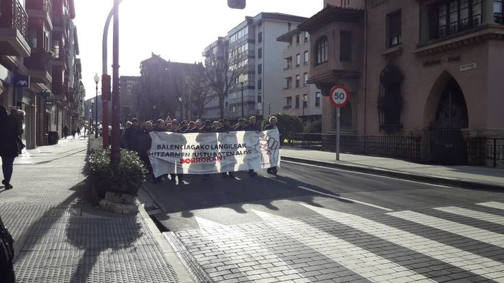 Balenciagako langileek beraien eskakizunekin jarraitzen dute