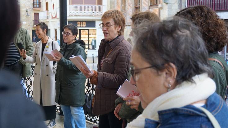 Herritarrak zirikatzeko, kantuan