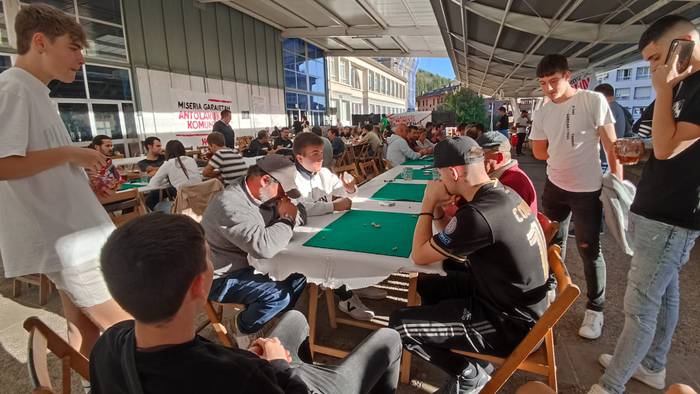 23 bikotek parte hartu dute Zestoako Garagardo Azokako Mus Txapelketan