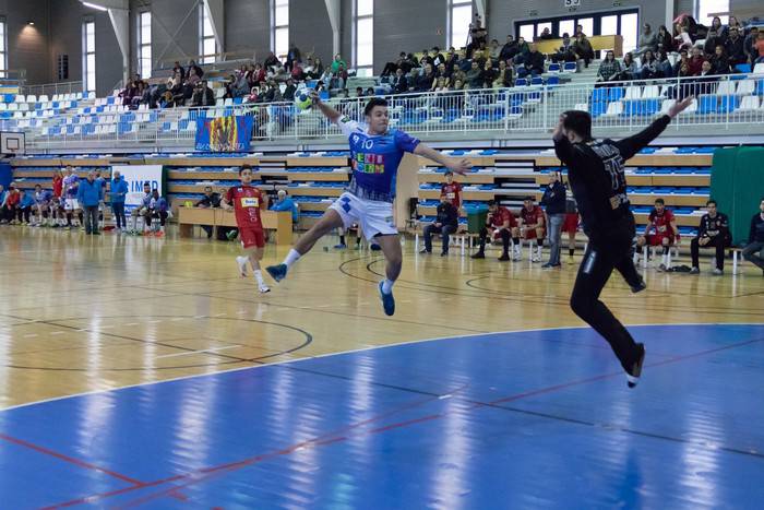 Ander Torrikok Balonmano Sinfin klub kantabriarrarekin sinatu du