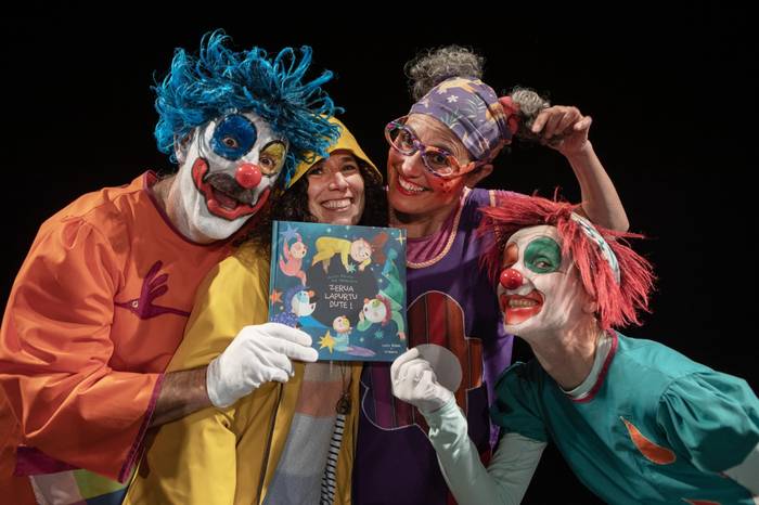 Porrotx, Marimotots, Pupu eta Lore pailazoek 'Zerua lapurtu dute' ikuskizuna eskainiko dute zapatuan