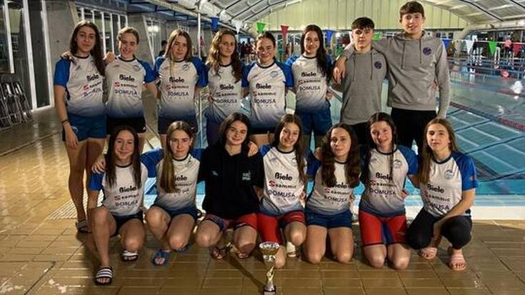 Izarraitz elkarteko igerilariek emaitza paregabeak lortu dituzte asteburuan