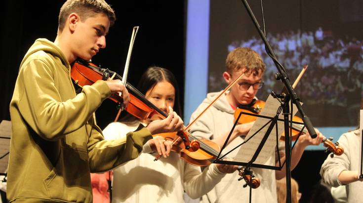 Musikarien eguneko ospakizuna egiten aurrenak izan dira Juan Antxieta musika eskolako kideak