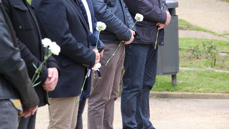 Udal Gobernuaren irakurketa: 'Terrorismoaren biktima anonimoei'