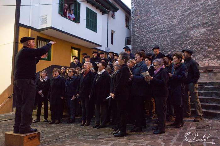 Caritasek diru bilketa egingo du Gabonetan