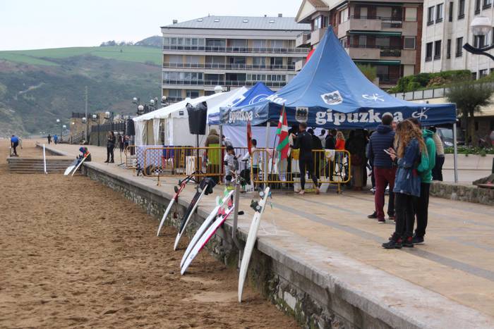Surf txapelketa herrikoia jokatuko da asteburuan Zarautzen