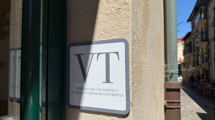 Orioko jabe batek "maizterrak kanporatu eta etxebizitzak erabilera turistikorako erabiltzea" salatu du Etxebizitza Sindikatuak