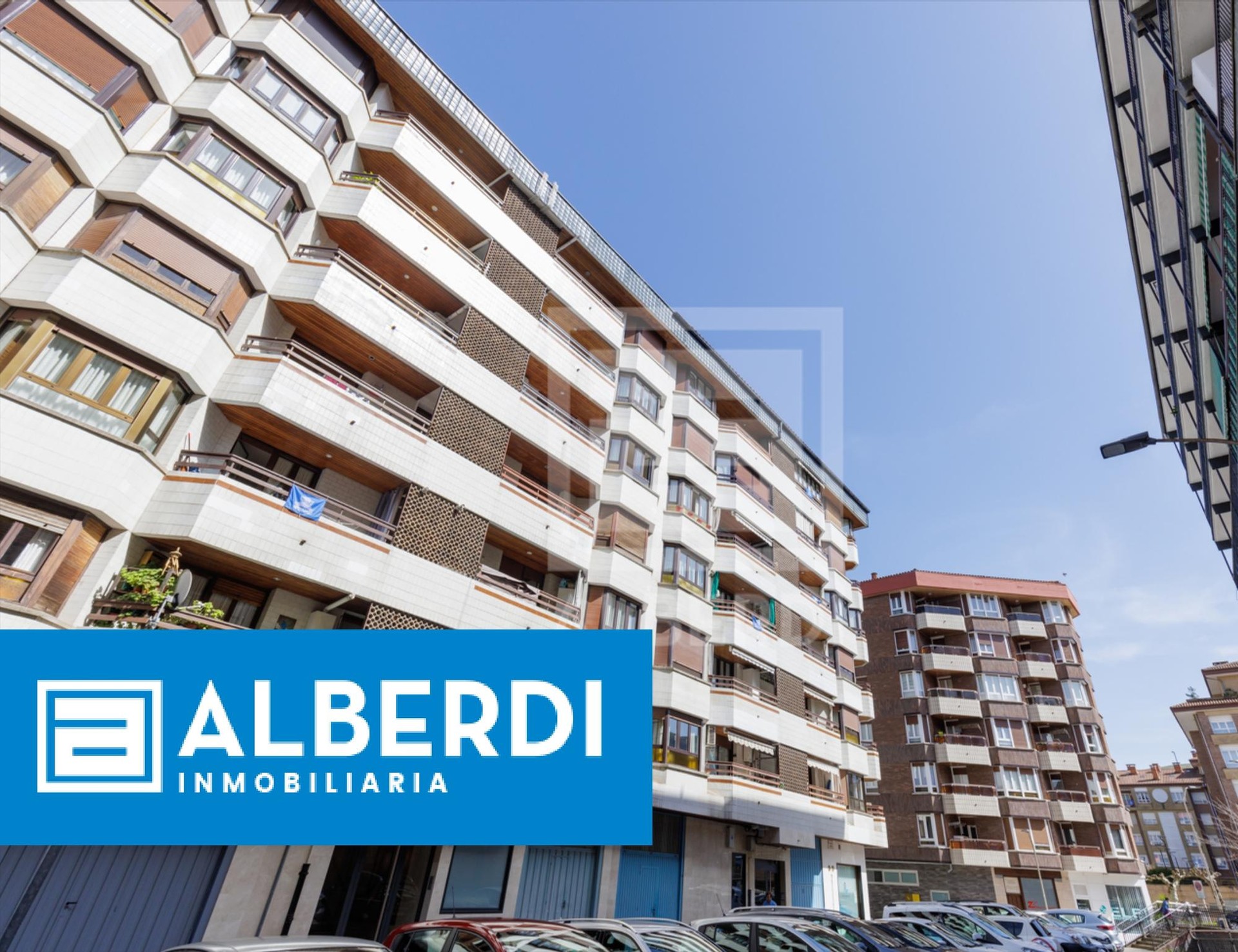 Alberdi Inmobiliaria: Iraurgi kalean etxebizitza bikaina