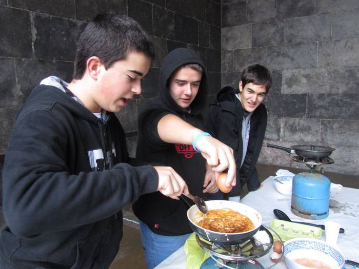 Patata tortilla lehiaketa egingo dute gaur, Gazte Astearen barruan