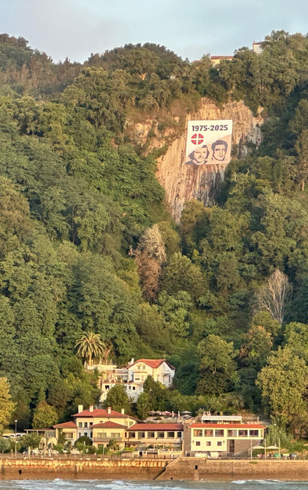 Txiki eta Otaegiren oroimenez Santa Barbaran jarritako olana kendu dute