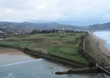 Hodi bat apurtu eta gas-isuria izan da Zarauzko golf-zelaian