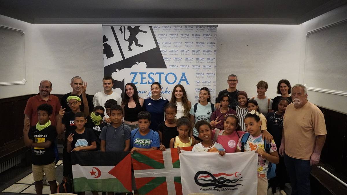 Saharako haurrei harrera egin die Zestoako Udalak