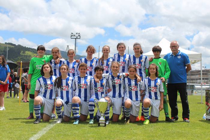 Realak irabazi du infantil nesken Azpeitia Cup txapelketa