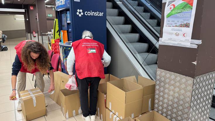 Sahararrentzat janaria biltzen ari da Guerara elkartea Eroski handian