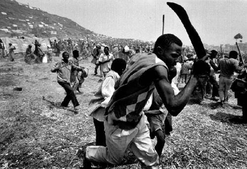 "Milaka tutsi egon ziren gure parrokian. Guk alde egin eta lau edo bost egunera hil zituzten"