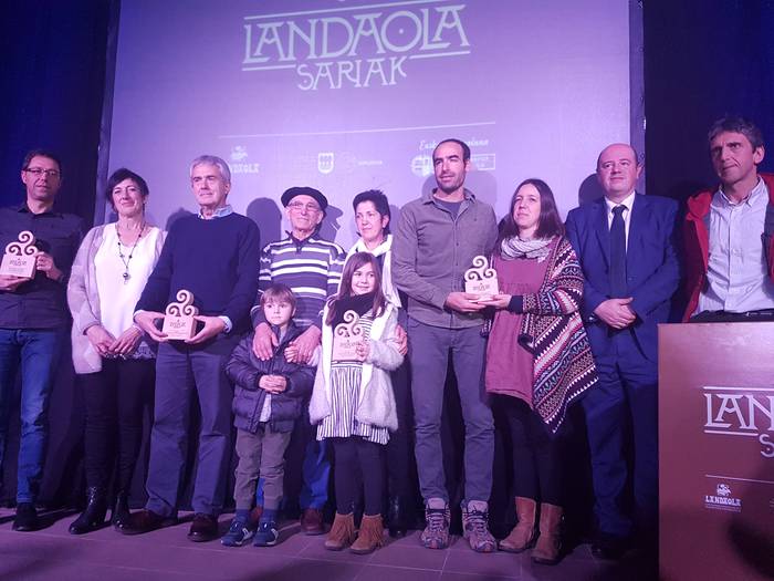 Landaola Saria irabazi du Bizilore eskolak eta Abaraxka gazte-aterpetxeak