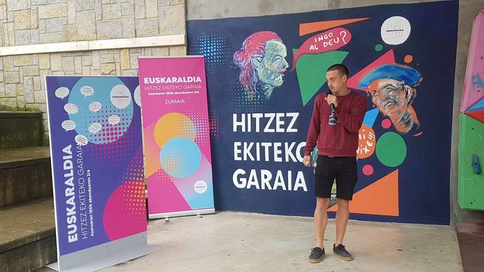 Aurkeztu dute Euskaraldiko murala Zumaian