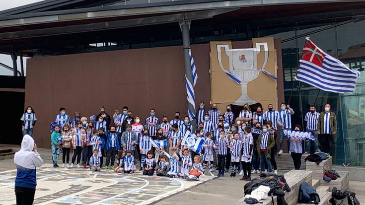 Aiako errealzaleek festa antolatu dute biharko, Espainiako Koparen atarian