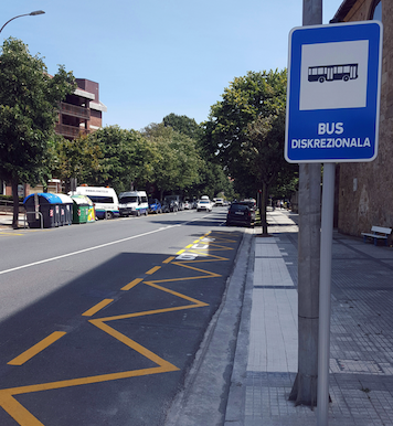 Autobus geltoki berria atondu dute Zarauzko Nafarroa kalean