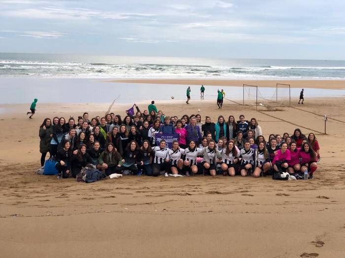 Zarauzko Hondartza Futbolean urrats berria eman dute berdintasunerantz