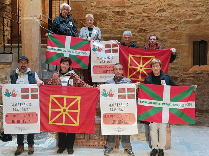 Zapatu eguerdian plaza ikurrinez betetzeko deia egin du Gure Eskuk