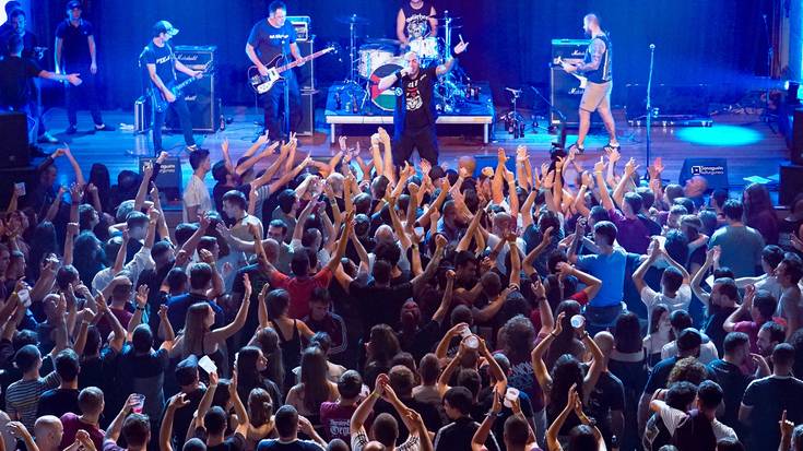 Oi! doinuek Sanagustin kulturgunea hartu dute