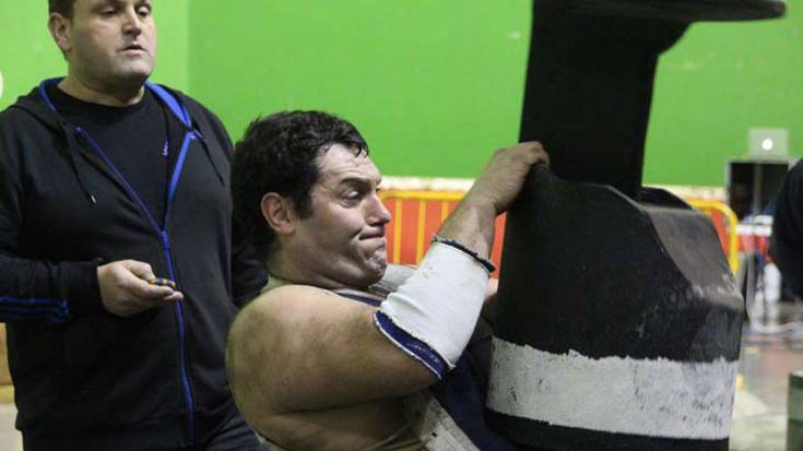 Jokin Eizmendi txapeldunorde izan da Euskal Herriko harri handien lehian