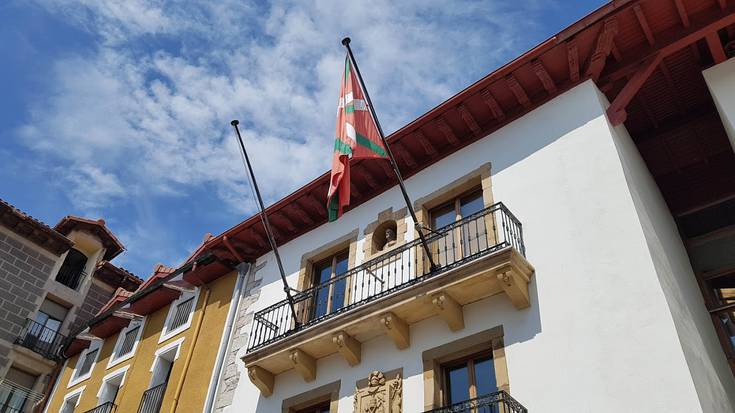 Foru Funtsa murriztearen erabakia salatu du Udal gobernuak