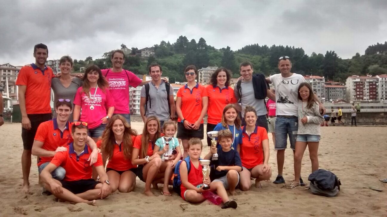 Hiru zumaiar Ondarroako itsas zeharkaldiko podiumean