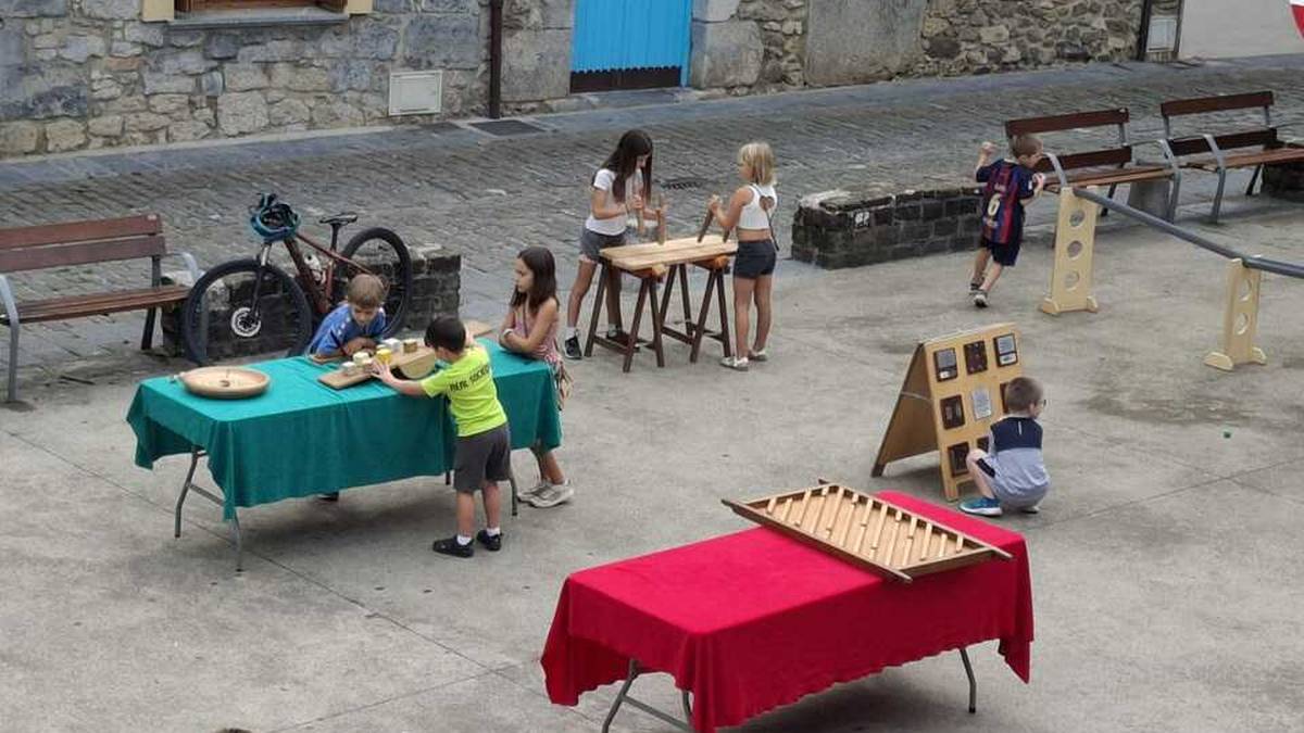 Umeak protagonista, Aizarnako festetako azken egunean