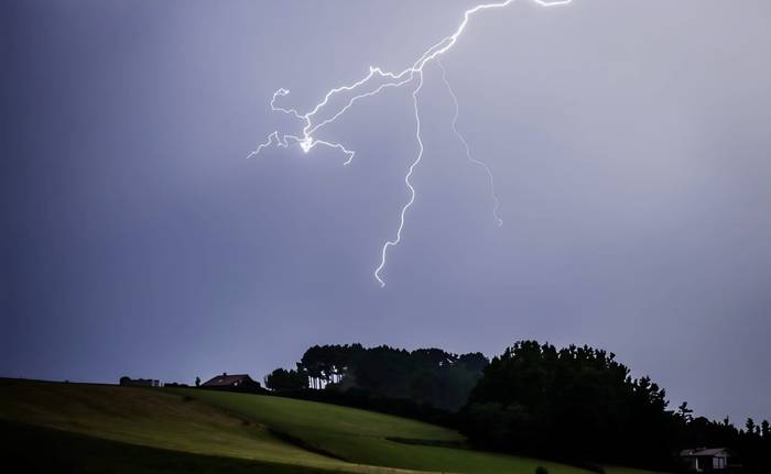 Tximisten ikuskizun harrigarria izan da bart