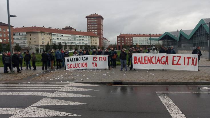 Lan mahai bateratu bat eratzeko proposamena helarazi die Balenciagako enpresa batzordeak erakundeei