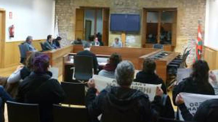 Bellonen moziorako pleno berezia deitu izanak ika-mika piztu du EAJ eta Gobernuaren artean