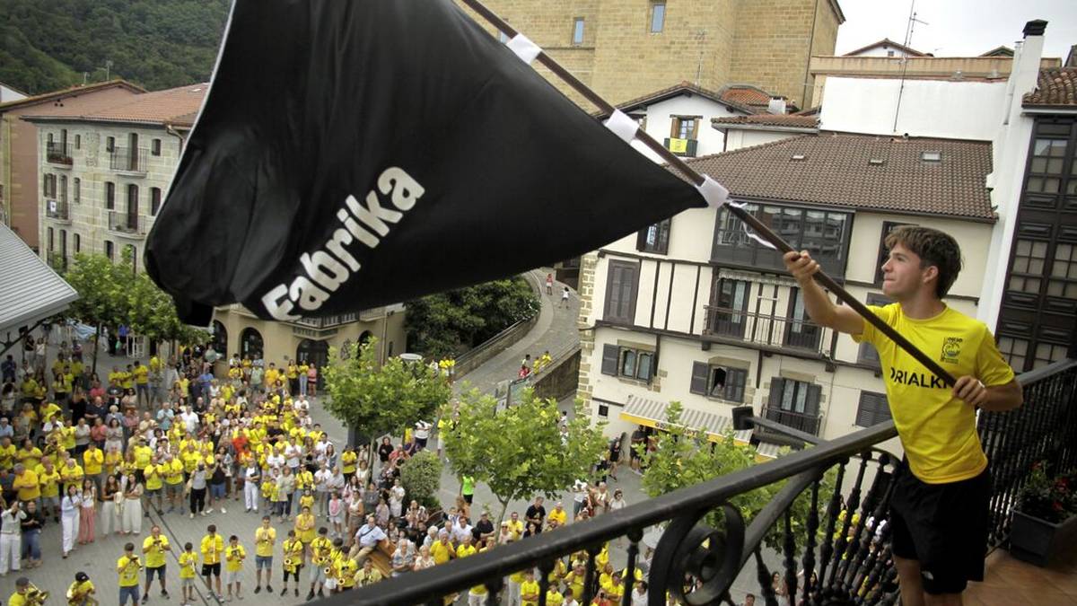Bandera zailenari harrera beroa