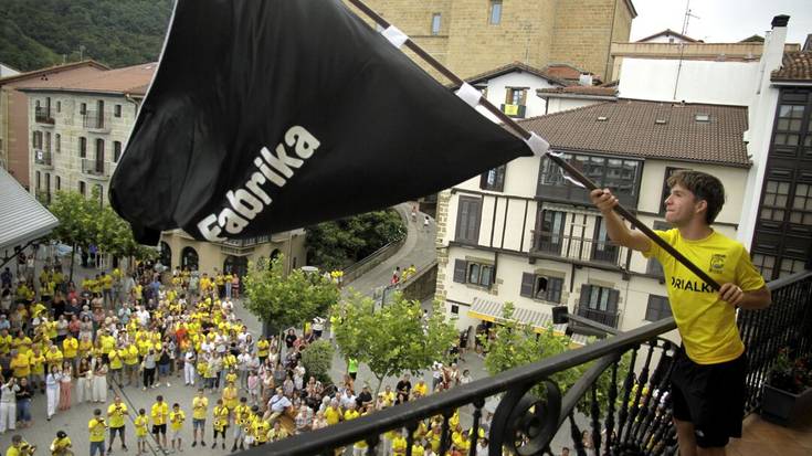 Bandera zailenari harrera beroa