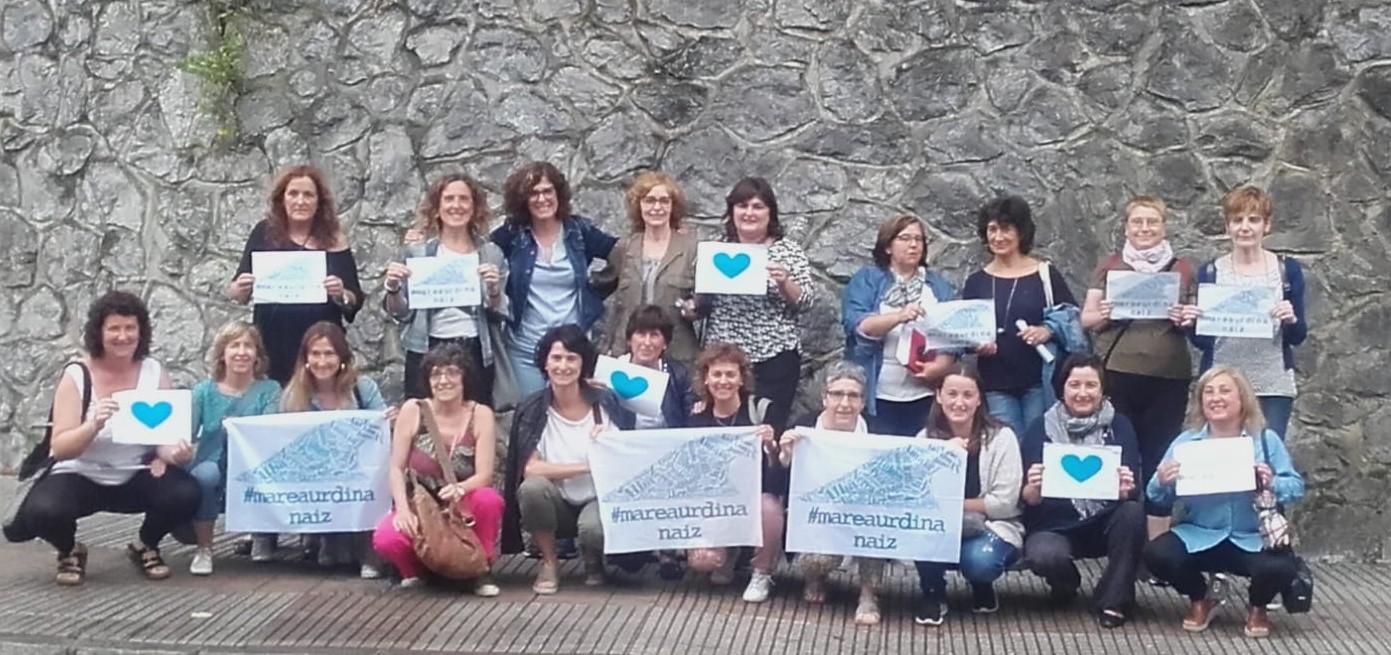 Zarautzeko Berritzeguneko Heziketa Bereziko irakasleak Marea Urdina dira