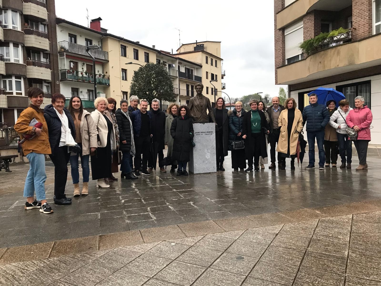 Lide Amilibia sailburuordeak eta Maite Peña diputatuak zaintza ereduaren eraldaketa izan dute hizpide Azkoitian
