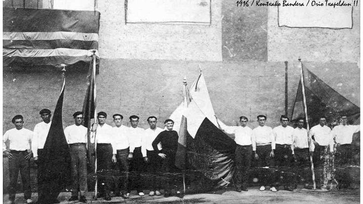 Irudietan: Banderen bedeinkazioa 1916tik gaur arte
