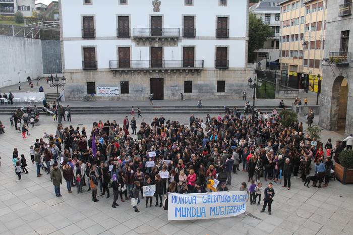Martxoaren 8a antolatzeko batzar irekia deitu du Azkoitiko Sostenipe asanblada feministak