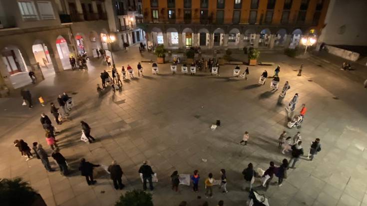 Euskal presoen eta iheslarien eskubideen aldeko elkarretaratzea egingo dute bihar plazan