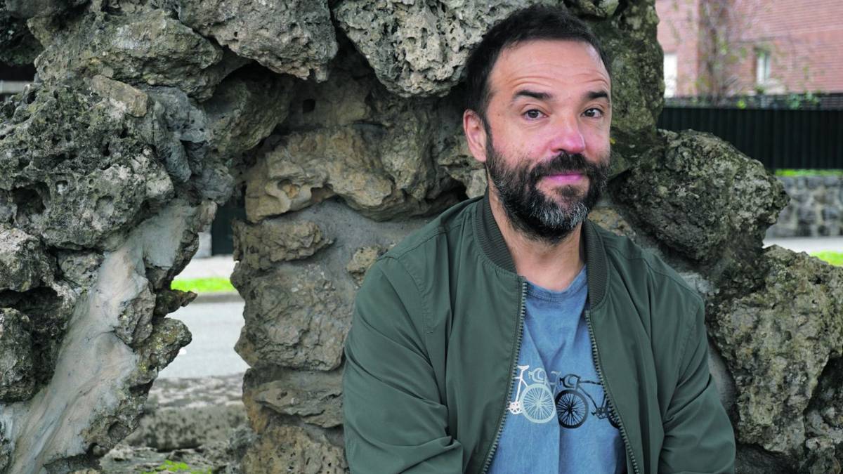 Iker Lauroba: "Lotsak aldera batera utzi eta aurrera egiten lagundu dit musikak"
