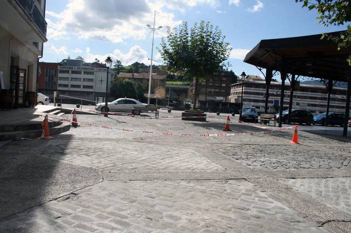Udalak aukeratu ditu aldi baterako ofizial-igeltseroa eta peoia