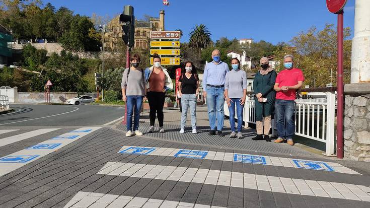 Autismoa duten haurren autonomia sustatzeko piktogramak margotu dituzte zebrabideetan